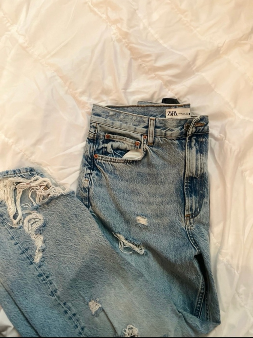Light Wash Distressed Ripped Jeans - Picture 3 of 4